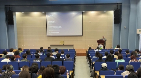 中央财经大学保险学院国际本科开展专业示范课进校园活动